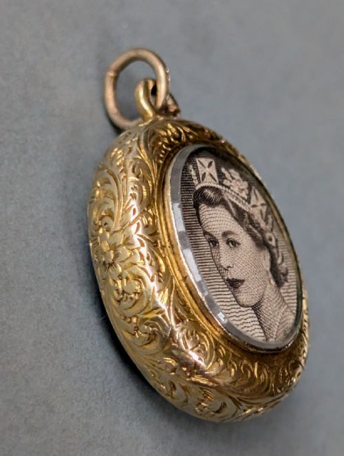 ANTIQUE 15CT GOLD LOCKET WITH LARGE GARNET - ADDITIONAL PHOTO 4