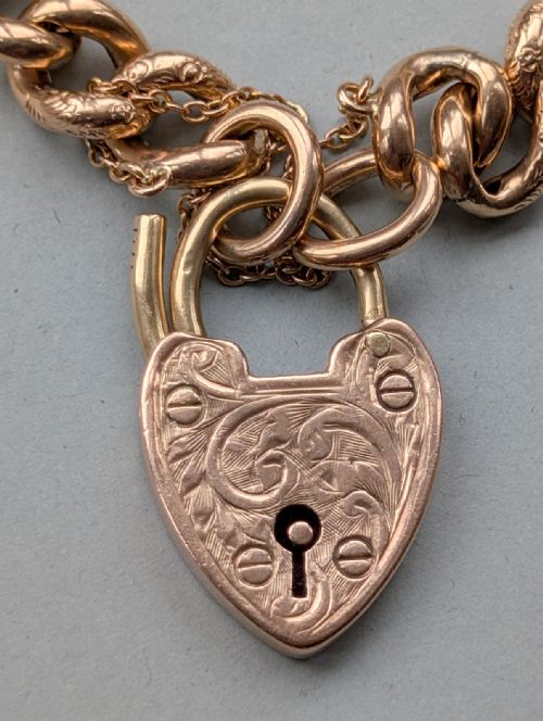VICTORIAN ENGRAVED 9CT ROSE GOLD CURB CHAIN HEART PADLOCK BRACELET 17G - ADDITIONAL PHOTO 4