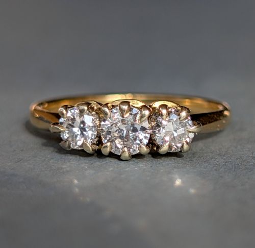 pretty vintage 18ct gold diamond three stone ring 060ct total - CATEGORY: ANTIQUE JEWELLERY - DATED 1960