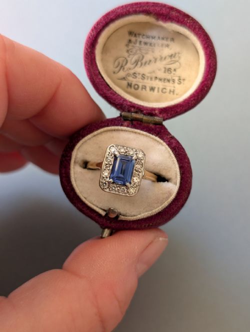 ART DECO 18CT GOLD SAPPHIRE AND DIAMOND ENGAGEMENT RING - ADDITIONAL PHOTO 4