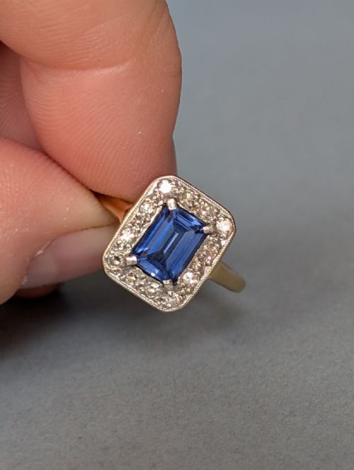 ART DECO 18CT GOLD SAPPHIRE AND DIAMOND ENGAGEMENT RING - ADDITIONAL PHOTO 5