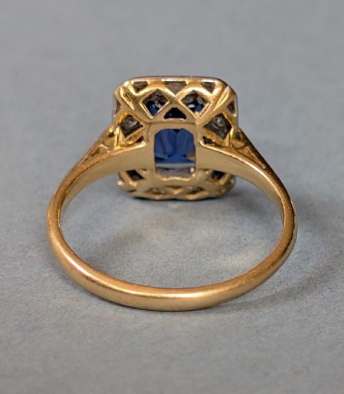 ART DECO 18CT GOLD SAPPHIRE AND DIAMOND ENGAGEMENT RING - ADDITIONAL PHOTO 6