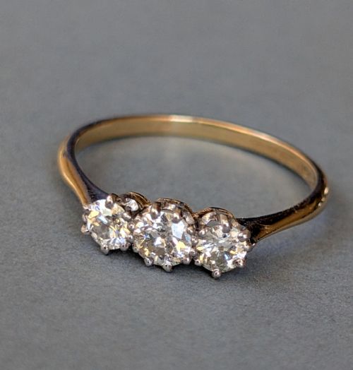 ART DECO 18CT GOLD DIAMOND THREE STONE RING 065CT TOTAL - ADDITIONAL PHOTO 4