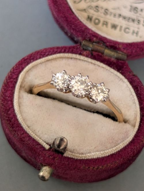 ART DECO 18CT GOLD DIAMOND THREE STONE RING 065CT TOTAL - ADDITIONAL PHOTO 6