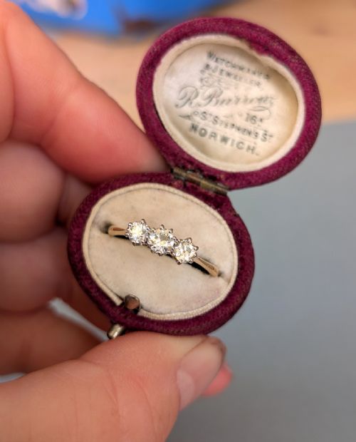 ART DECO 18CT GOLD DIAMOND THREE STONE RING 065CT TOTAL - ADDITIONAL PHOTO 7
