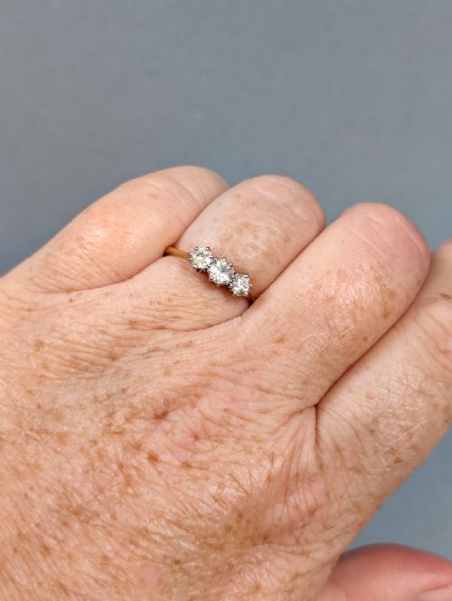 ART DECO 18CT GOLD DIAMOND THREE STONE RING 065CT TOTAL - ADDITIONAL PHOTO 8