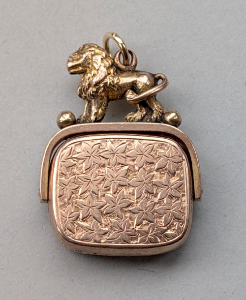 ANTIQUE 9CT GOLD LION SPINNING FOB C1900 - ADDITIONAL PHOTO 1