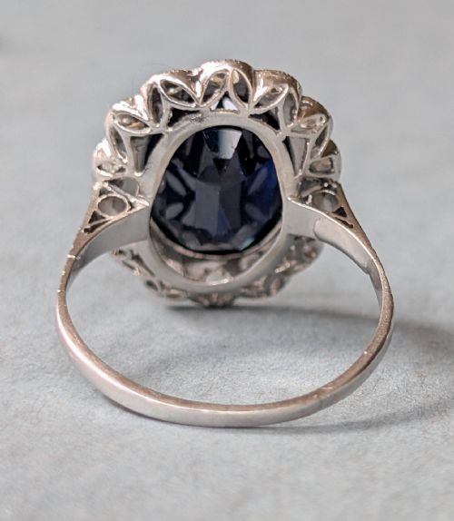 LARGE ART DECO PLATINUM SAPPHIRE AND DIAMOND RING - ADDITIONAL PHOTO 2
