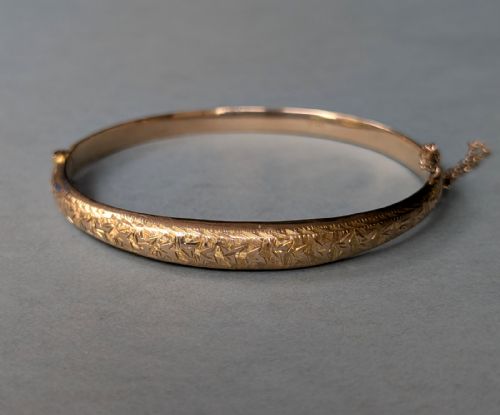 EDWARDIAN ENGRAVED 9CT GOLD BRACELET BANGLE C1903 - ADDITIONAL PHOTO 1
