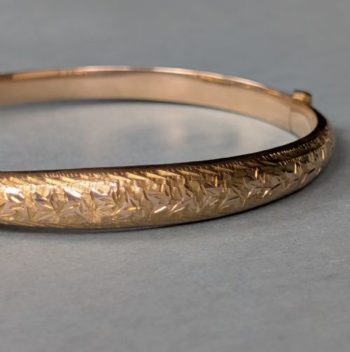 EDWARDIAN ENGRAVED 9CT GOLD BRACELET BANGLE C1903 - ADDITIONAL PHOTO 5