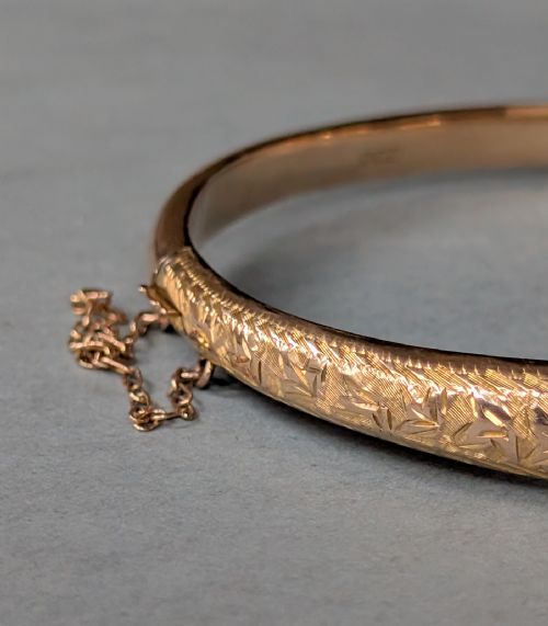 EDWARDIAN ENGRAVED 9CT GOLD BRACELET BANGLE C1903 - ADDITIONAL PHOTO 6