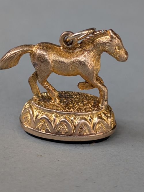 ANTIQUE 9CT GOLD HORSE PONY PENDANT FOB WITH BLOODSTONE - ADDITIONAL PHOTO 2