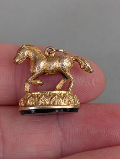 ANTIQUE 9CT GOLD HORSE PONY PENDANT FOB WITH BLOODSTONE - ADDITIONAL PHOTO 7