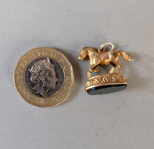 ANTIQUE 9CT GOLD HORSE PONY PENDANT FOB WITH BLOODSTONE - ADDITIONAL PHOTO 10