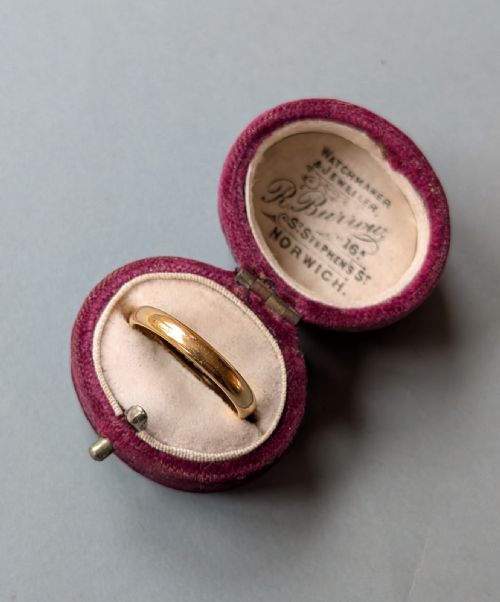 ART DECO 22CT GOLD WEDDING BAND C1923 - ADDITIONAL PHOTO 8