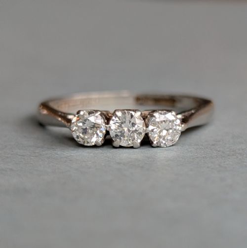 ART DECO PLATINUM DIAMOND THREE STONE RING 050CT BRAVINGTONS - ADDITIONAL PHOTO 3