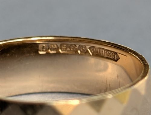 VINTAGE 9CT GOLD WEDDING BAND RING C1968 - ADDITIONAL PHOTO 5