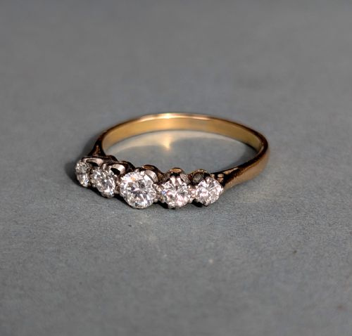 VINTAGE 18CT GOLD DIAMOND FIVE STONE RING - ADDITIONAL PHOTO 1
