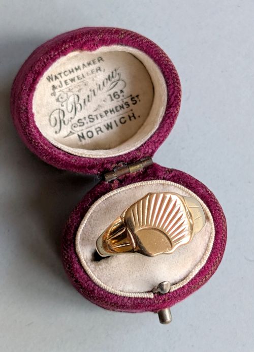 VINTAGE 9CT GOLD SIGNET RING MANS WEDDING BAND C1965 - ADDITIONAL PHOTO 8