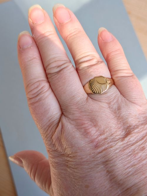 VINTAGE 9CT GOLD SIGNET RING MANS WEDDING BAND C1965 - ADDITIONAL PHOTO 9