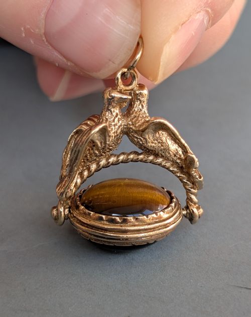 ANTIQUE 9CT GOLD SPINNING FOB DOVES AND TIGERS EYE - ADDITIONAL PHOTO 4