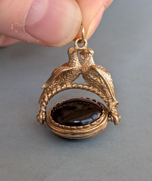 ANTIQUE 9CT GOLD SPINNING FOB DOVES AND TIGERS EYE - ADDITIONAL PHOTO 6