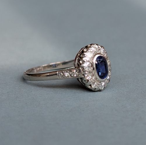 SMALL ART DECO 18CT GOLD SAPPHIRE AND DIAMOND RING - ADDITIONAL PHOTO 1