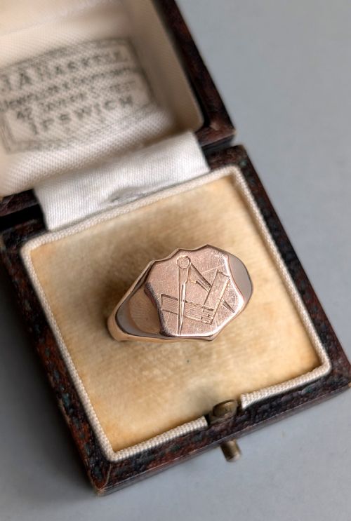 VICTORIAN 9CT ROSE GOLD FREEMASONS RING C1898 - ADDITIONAL PHOTO 8