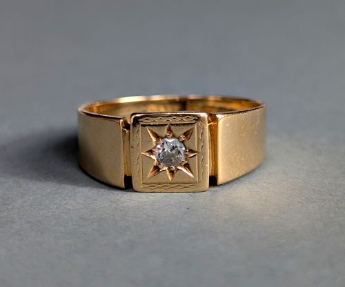 fig 2. Antique 18ct Gold Diamond Signet Ring c1931