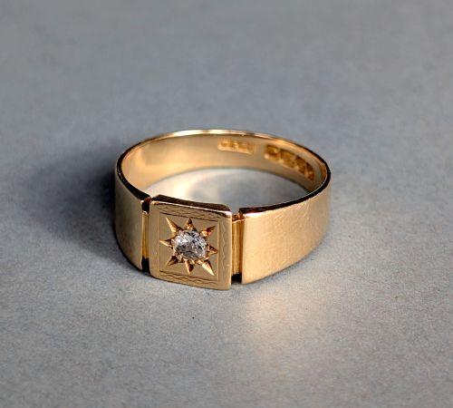 fig 3. Antique 18ct Gold Diamond Signet Ring c1931