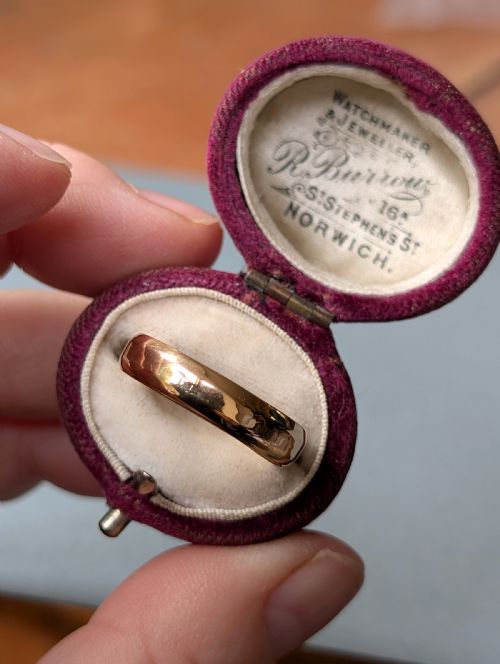ANTIQUE 22CT GOLD WEDDING BAND C1916 - ADDITIONAL PHOTO 6