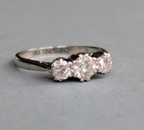 ART DECO 18CT GOLD DIAMOND THREE STONE RING - ADDITIONAL PHOTO 1