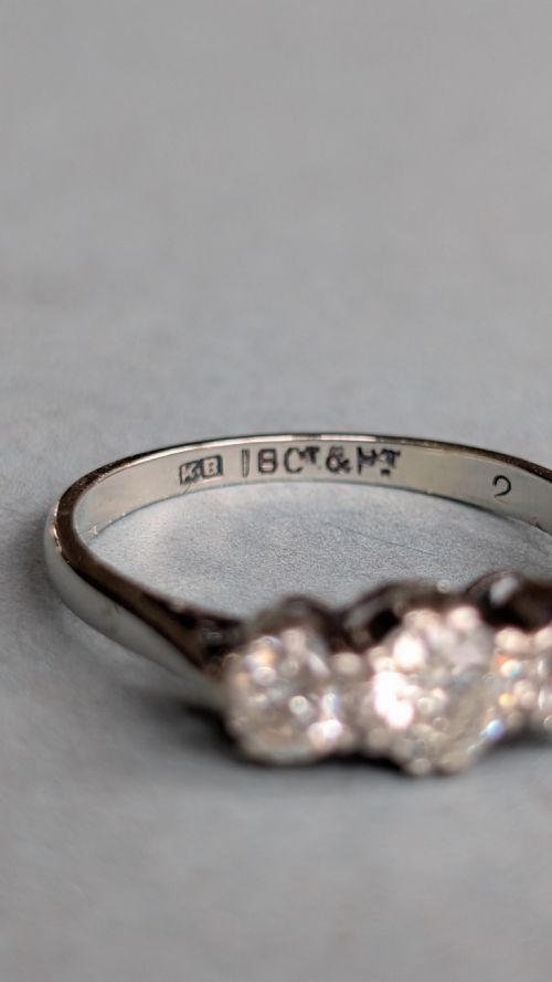 ART DECO 18CT GOLD DIAMOND THREE STONE RING - ADDITIONAL PHOTO 2