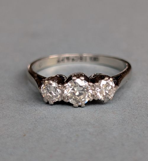 ART DECO 18CT GOLD DIAMOND THREE STONE RING - ADDITIONAL PHOTO 4
