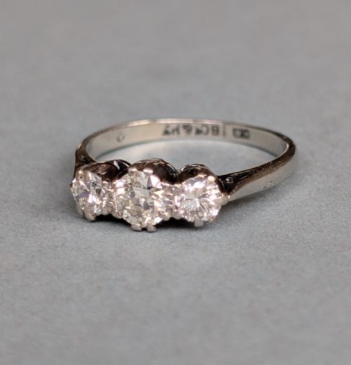 ART DECO 18CT GOLD DIAMOND THREE STONE RING - ADDITIONAL PHOTO 6