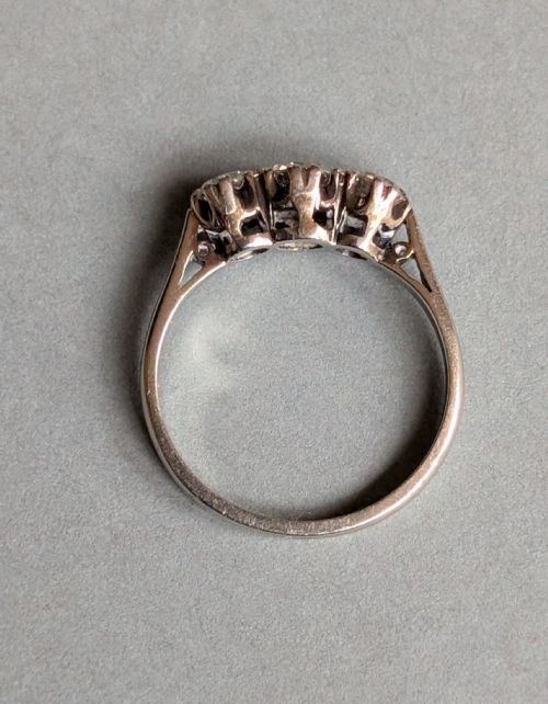 ART DECO 18CT GOLD DIAMOND THREE STONE RING - ADDITIONAL PHOTO 7