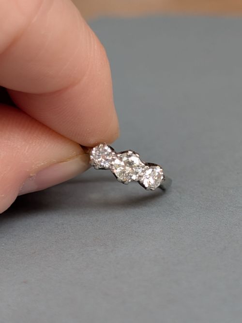 ART DECO 18CT GOLD DIAMOND THREE STONE RING - ADDITIONAL PHOTO 8