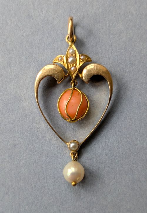 VICTORIAN 15CT GOLD CORAL PEARL HEART PENDANT
