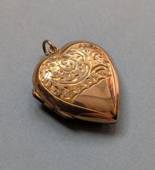 VINTAGE 9CT GOLD BACK AND FRONT HEART LOCKET - ADDITIONAL PHOTO 2