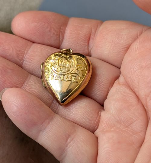 VINTAGE 9CT GOLD BACK AND FRONT HEART LOCKET - ADDITIONAL PHOTO 3