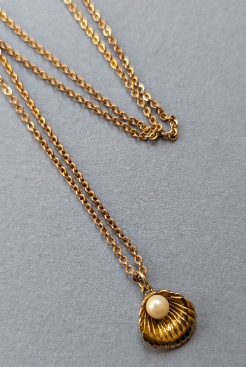 VINTAGE 9CT GOLD SHELL PEARL PENDANT - ADDITIONAL PHOTO 1