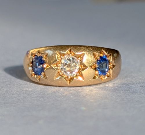 HEAVY VICTORIAN 18CT GOLD SAPPHIRE GYPSY RING C1897