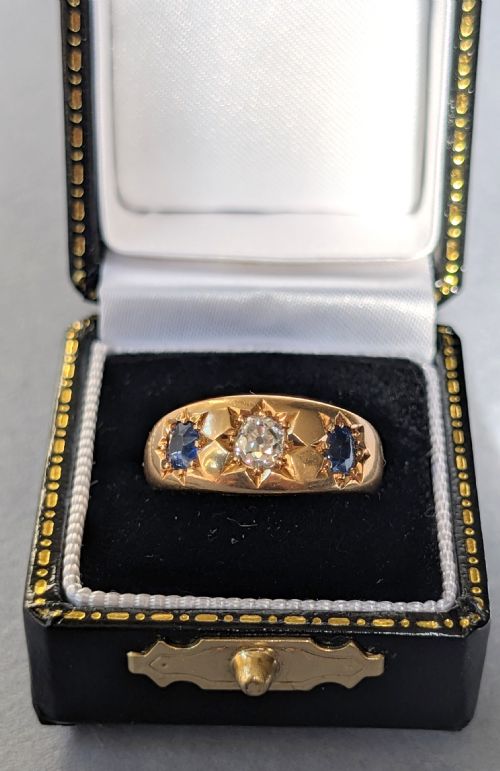 HEAVY VICTORIAN 18CT GOLD SAPPHIRE GYPSY RING C1897 - ADDITIONAL PHOTO 9