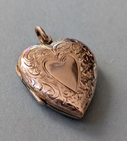ANTIQUE 9CT ROSE GOLD B F HEART LOCKET - ADDITIONAL PHOTO 2