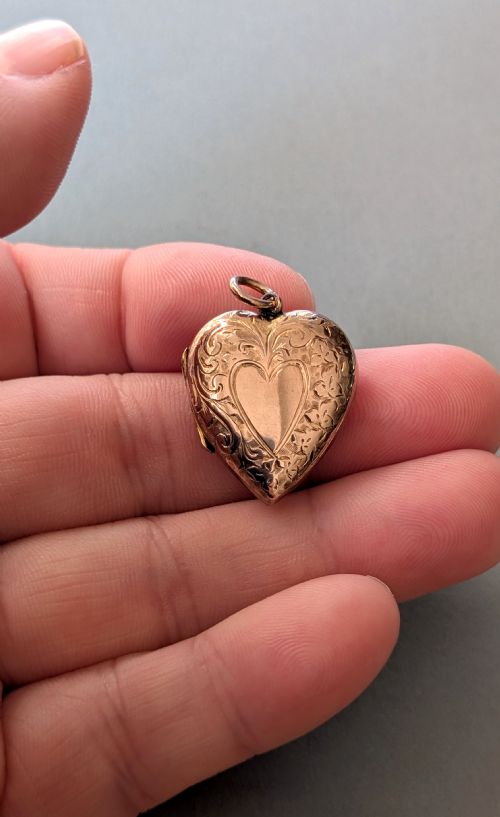 ANTIQUE 9CT ROSE GOLD B F HEART LOCKET - ADDITIONAL PHOTO 1