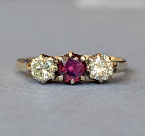 VINTAGE 18CT GOLD DIAMOND RUBY RING