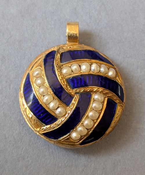 ANTIQUE VICTORIAN 15CT GOLD LOCKET - ADDITIONAL PHOTO 2