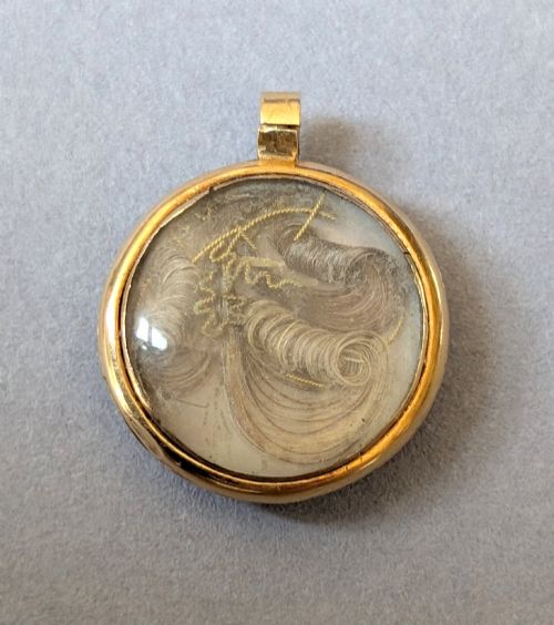 ANTIQUE VICTORIAN 15CT GOLD LOCKET - ADDITIONAL PHOTO 5