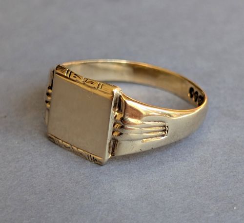 fig 2. A vintage 9ct yellow gold signet ring featuring a flat square face with decorative engraved top and bottom edges and grooved shoulders.