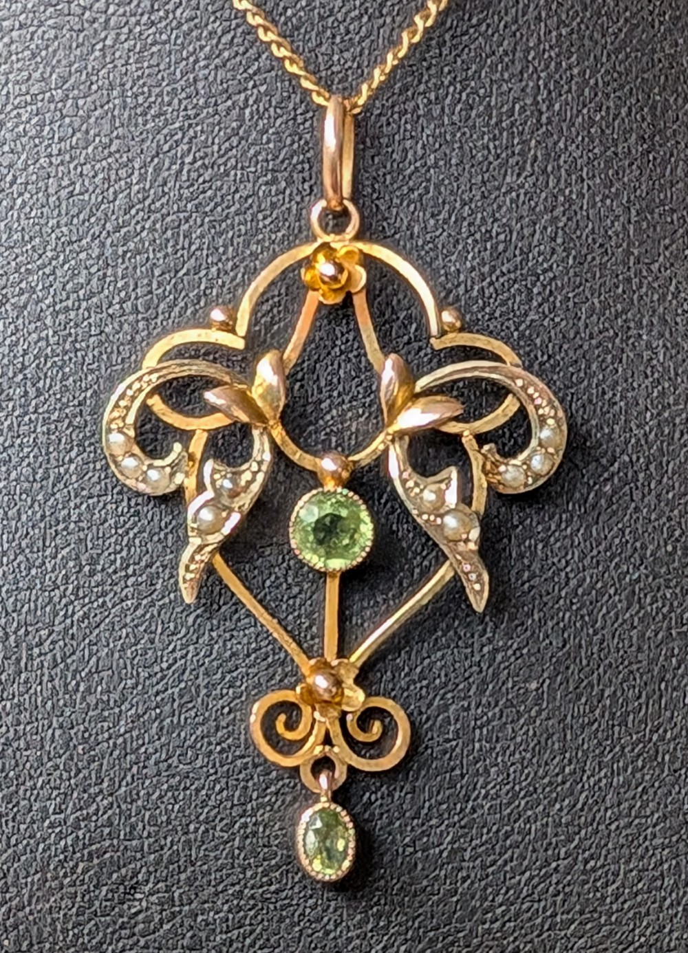 Antique 9ct Gold Peridot Pendant
